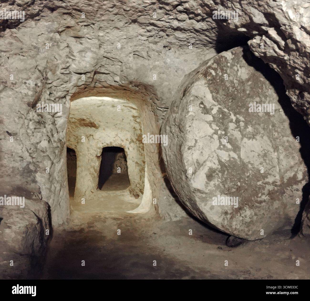 8019. Sepphoris, Galilly, tomba di epoca romana con pietra lamellare. Foto Stock