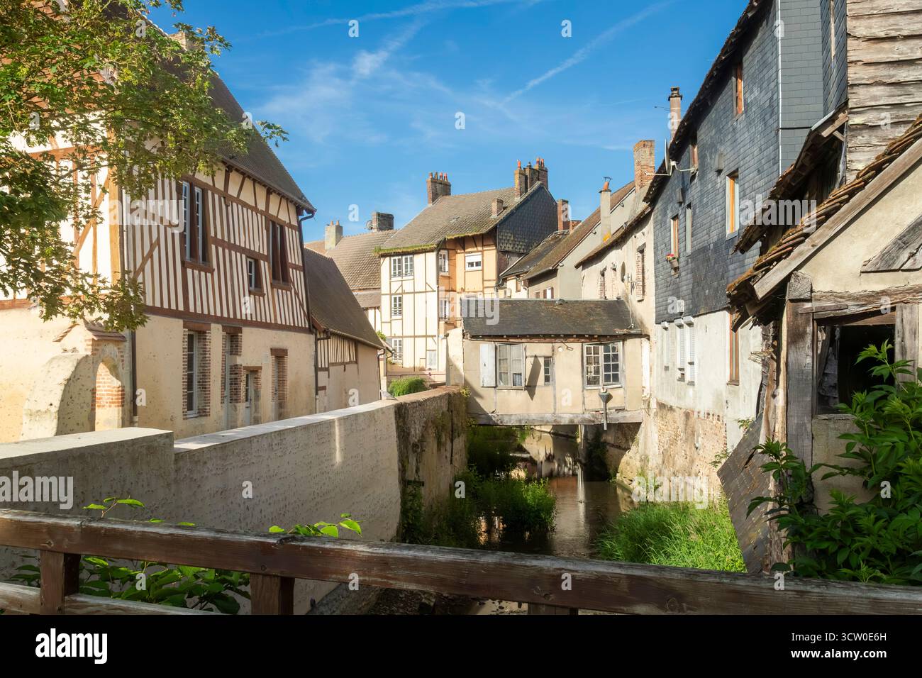 Francia, Loiret, Chateau Renard, sito storico, Ile du Canada, l'Ouanne River // Francia, Loiret (45), Château-Renard, Site historique de l'Île du Canad Foto Stock