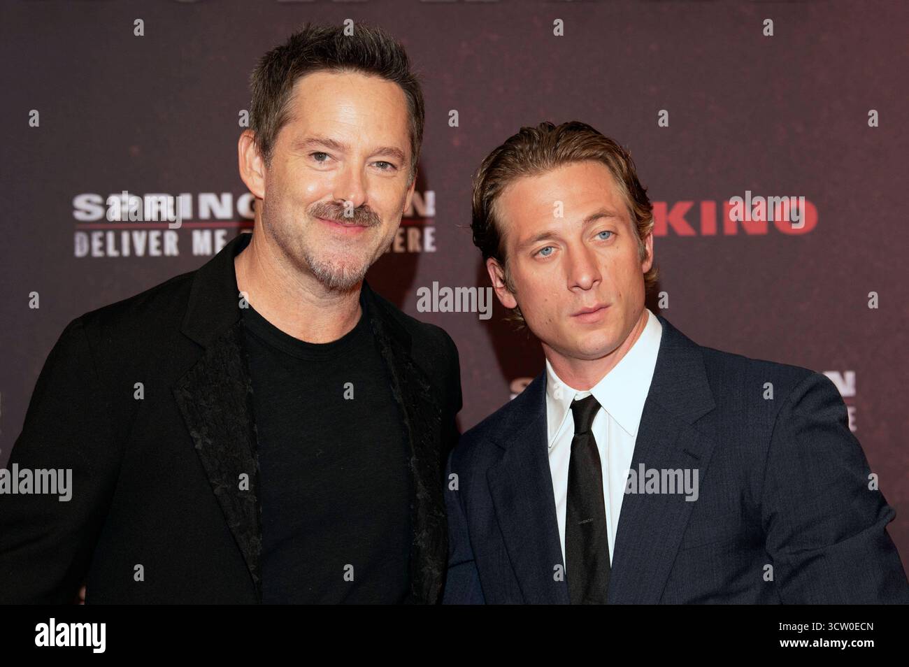 Scott Cooper e Jeremy Allen White bei der Premiere des Kinofilms Springsteen: Consegnami da Nowhere im Zoo Palast. Berlino, 08.10.2025 *** Scott Cooper e Jeremy Allen White alla prima del film Springsteen Deliver me from Nowhere allo Zoo Palast Berlin, 08 10 2025 foto:XJ.xKnowlesx/xFuturexImagex springsteen_5131 Foto Stock