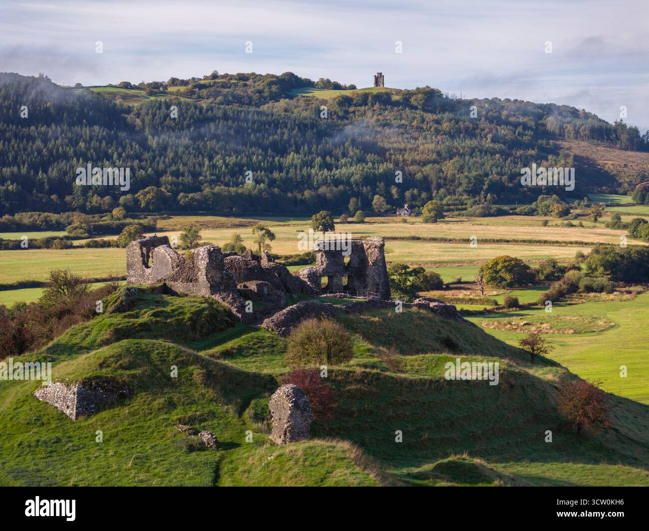 Castello di Dryslwyn e Torre di Paxton, Carmarthenshire, Galles, Regno Unito. Autunno (settembre) 2025. Foto Stock