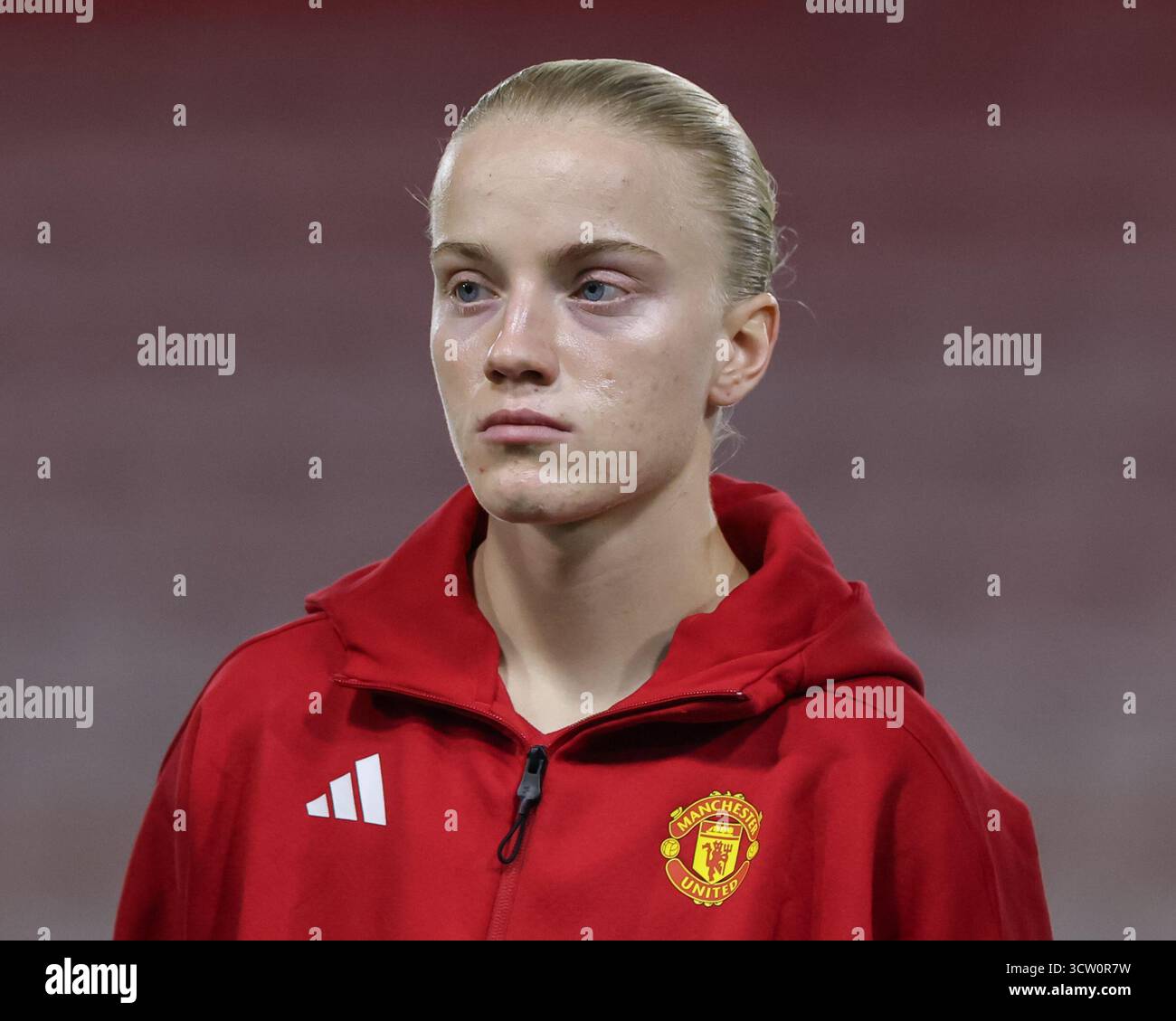 Leigh, Regno Unito. 8 ottobre 2025. Anna Sandberg del Manchester United si schiera davanti alla partita di Manchester United Women vs Valerenga Women UEFA Women Champions League al Leigh Sports Village di Leigh. Il credito per immagini dovrebbe essere: Cody Froggatt/Sportimage Credit: Sportimage Ltd/Alamy Live News Foto Stock