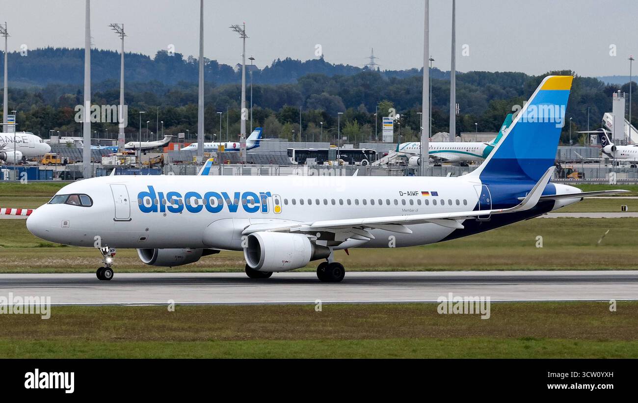 Ein Airbus A320-200 der Fluglinie, Airline, Fluggesellschaft Discover mit dem Kennzeichen, der Registrierung D-AIWF am Flughafen Franz Josef Strauß, Airport München, 04.10.2025, München Deutschland, Wirtschaft, Reisen, Flugzeuge am Flughafen München *** un Airbus A320 200 della compagnia aerea, della compagnia aerea, della compagnia aerea Discover con la targa, numero di registrazione AIWF presso l'aeroporto Franz Josef Strauß, Aeroporto di Monaco, 04 10 2025, Monaco di Baviera Germania , Economy, viaggio, aereo all'aeroporto xobx di Monaco Foto Stock