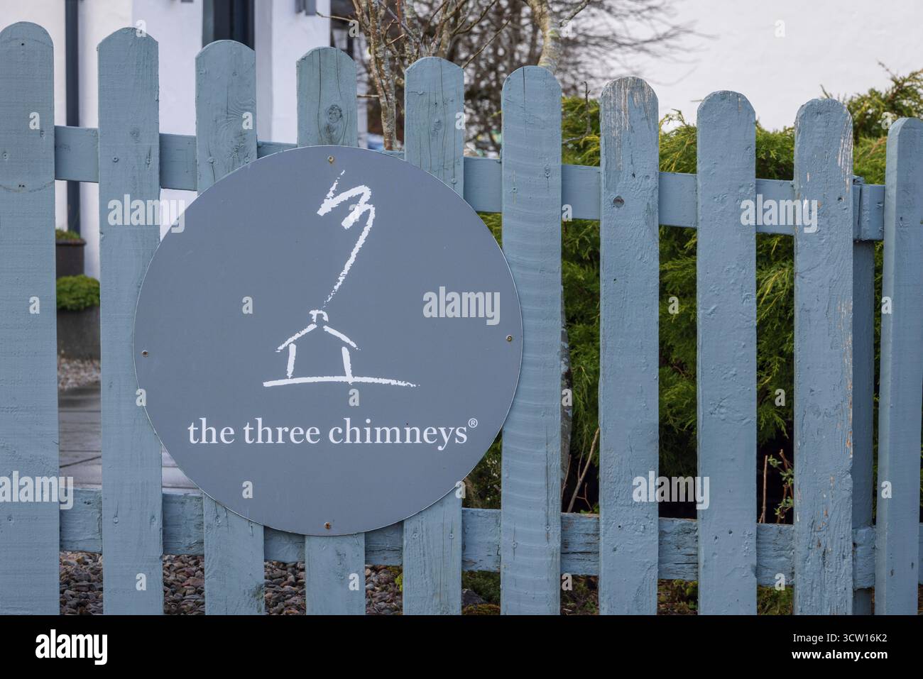 Segui le indicazioni per il famoso ristorante Three Chimneys a Colbost sull'isola di Skye, Scozia. Inverno (febbraio) 2025. Foto Stock