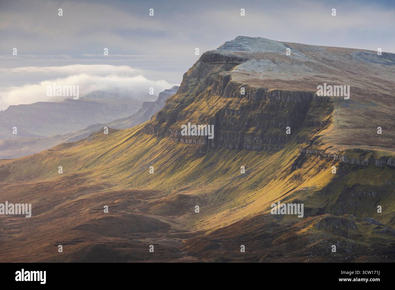 Monte Beinn Edra sul Trotternish Ridge, Isola di Skye, Scozia. Inverno (febbraio) 2025. Foto Stock