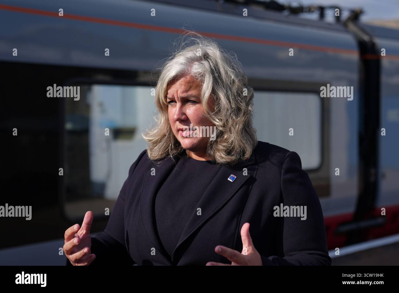 EMBARGO AL 0001 VENERDÌ 10 OTTOBRE il Segretario dei trasporti Heidi Alexander durante una visita alla stazione ferroviaria di Norwich a Norfolk, per segnare il trasferimento dei servizi della grande Anglia nella proprietà pubblica della Great British Railways, ai sensi del Passenger Railway Services (Public Ownership) Act 2024 del governo laburista. Data foto: Giovedì 9 ottobre 2025. Foto Stock