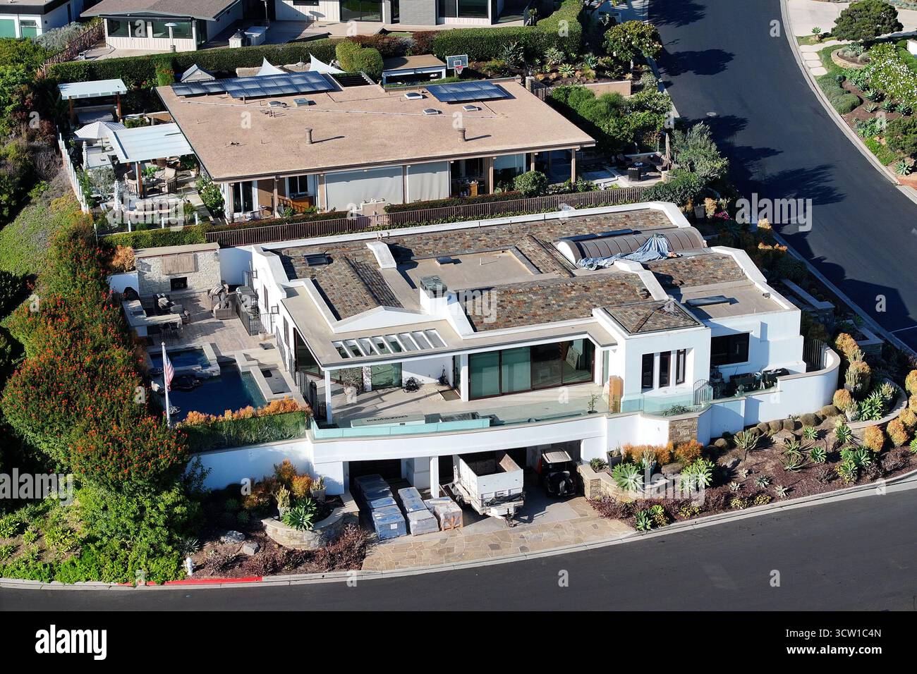 Una vista aerea generale della casa dell'ex quarterback della NFL e dell'emittente Fox Sports Mark Sanchez, mercoledì 8 ottobre 2025, su Monarch Bay Dr. A Dana Point, California. Credito: Immagine di sport / Alamy Live News Foto Stock