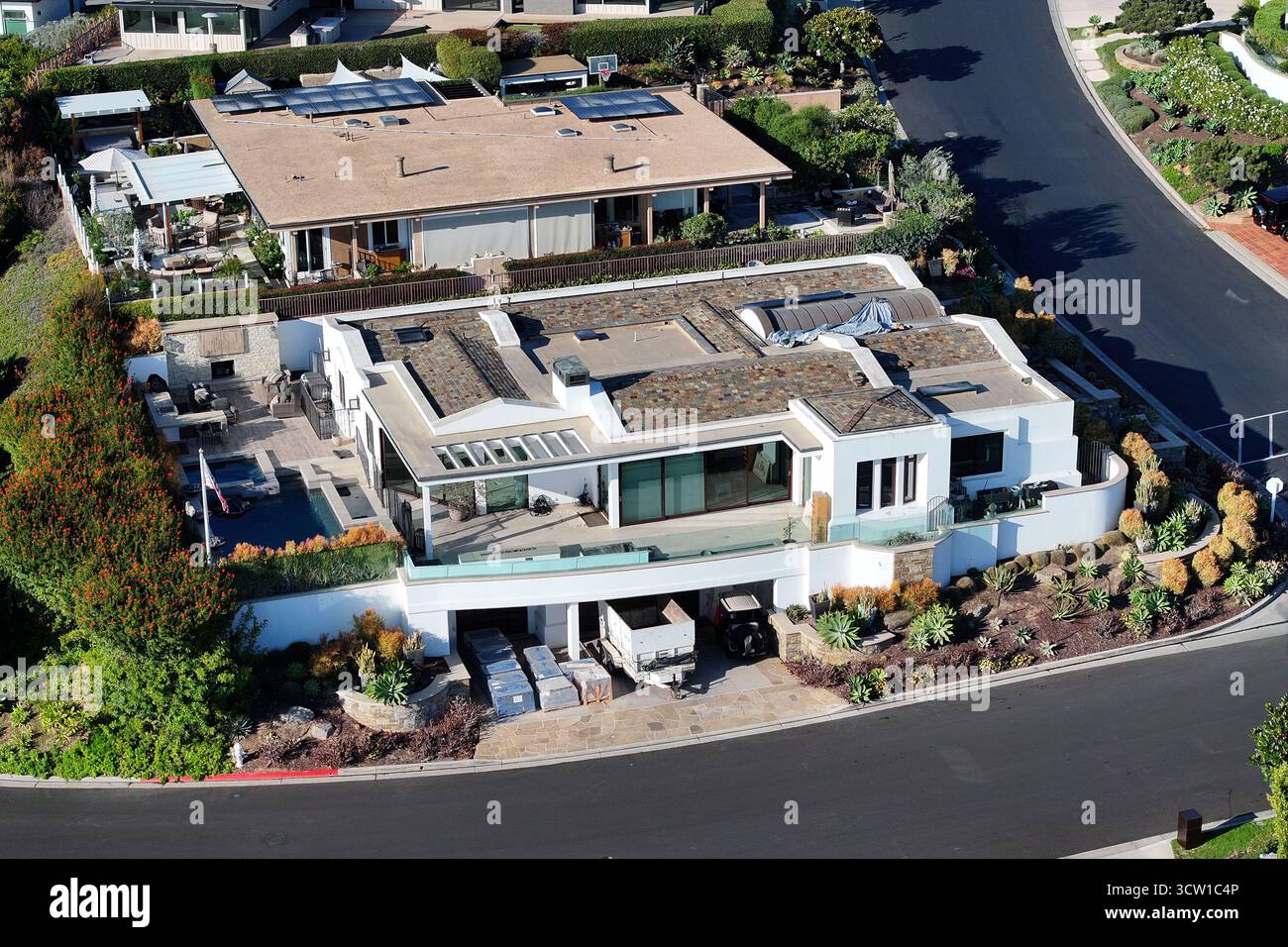 Una vista aerea generale della casa dell'ex quarterback della NFL e dell'emittente Fox Sports Mark Sanchez, mercoledì 8 ottobre 2025, su Monarch Bay Dr. A Dana Point, California. Credito: Immagine di sport / Alamy Live News Foto Stock