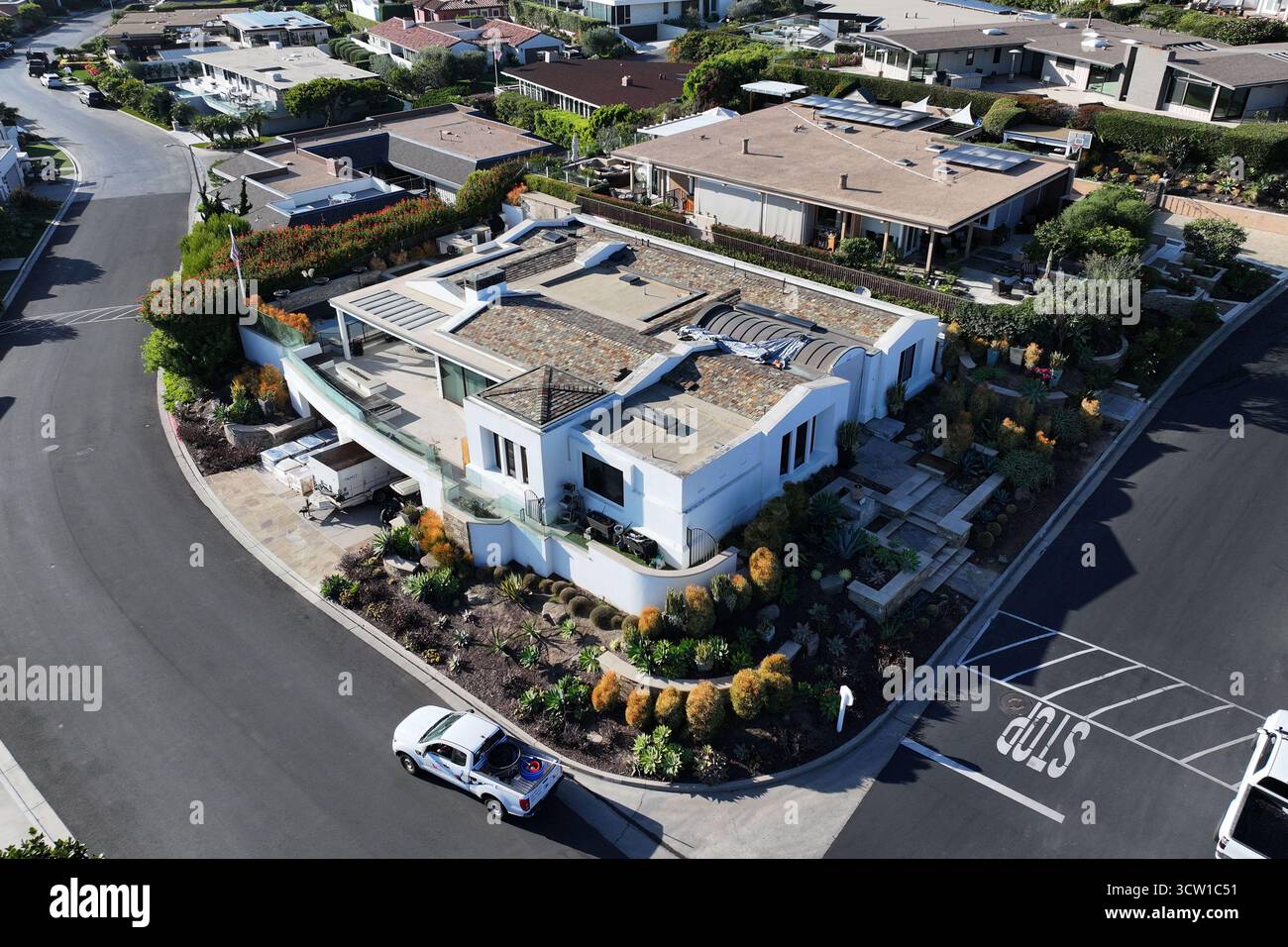 Una vista aerea generale della casa dell'ex quarterback della NFL e dell'emittente Fox Sports Mark Sanchez, mercoledì 8 ottobre 2025, su Monarch Bay Dr. A Dana Point, California. Credito: Immagine di sport / Alamy Live News Foto Stock