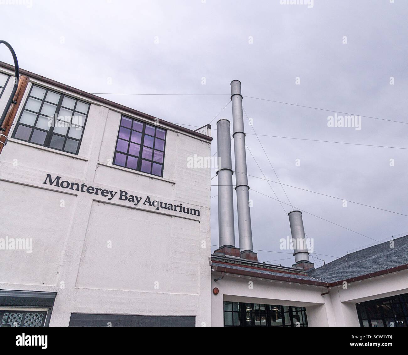 Monterey, CA, Stati Uniti – 24 settembre 2025: Esterno del Monterey Bay Aquarium a Monterey, CA. Foto Stock