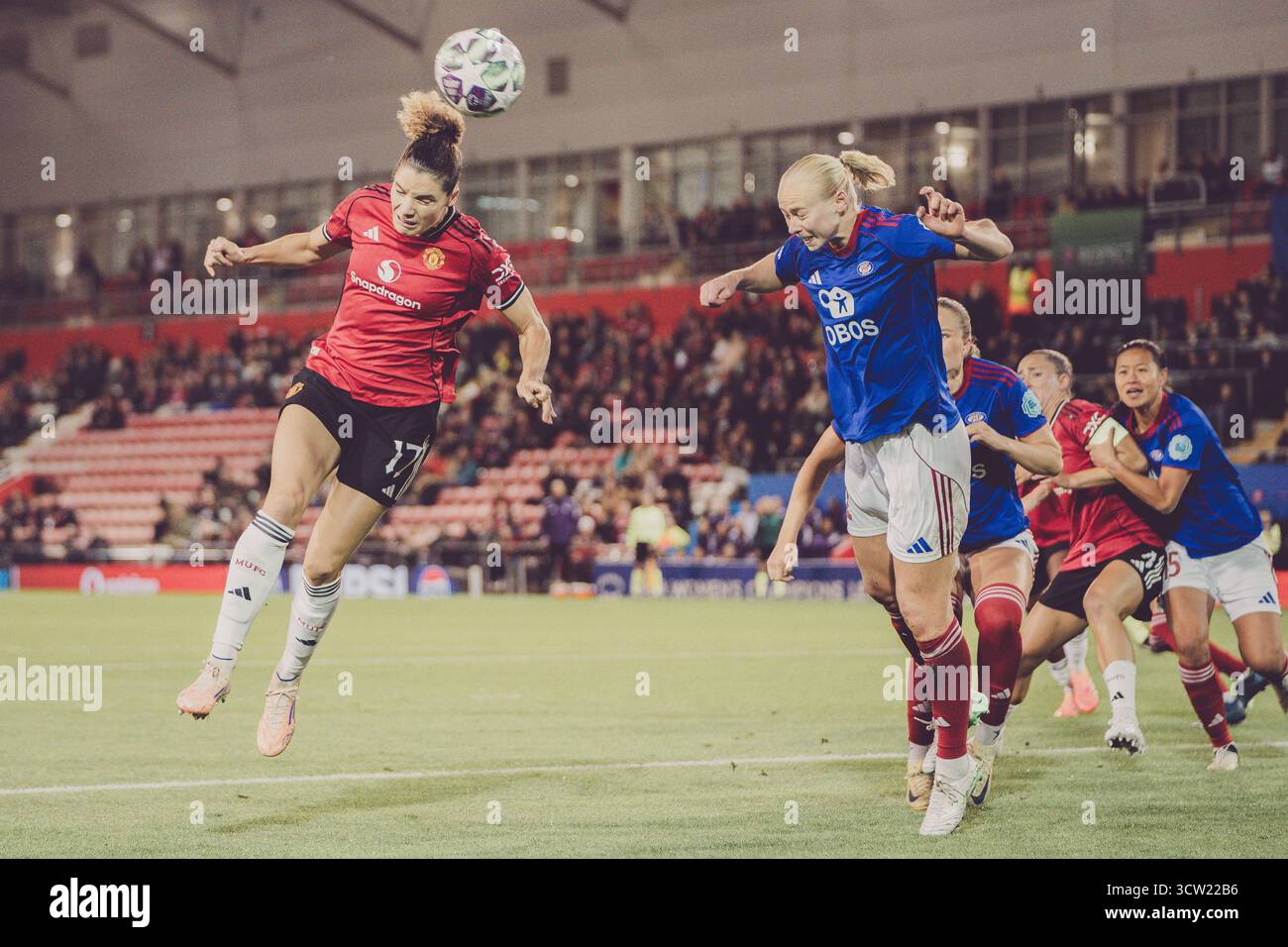 Manchester, Regno Unito, 8 ottobre 2025: Dominique Janssen si dirige durante il Manchester United vs. Valerenga FC nella UEFA Women's Champions League al Leigh Sports Hub crediti: Adam Edwards/Alamy Live News Foto Stock