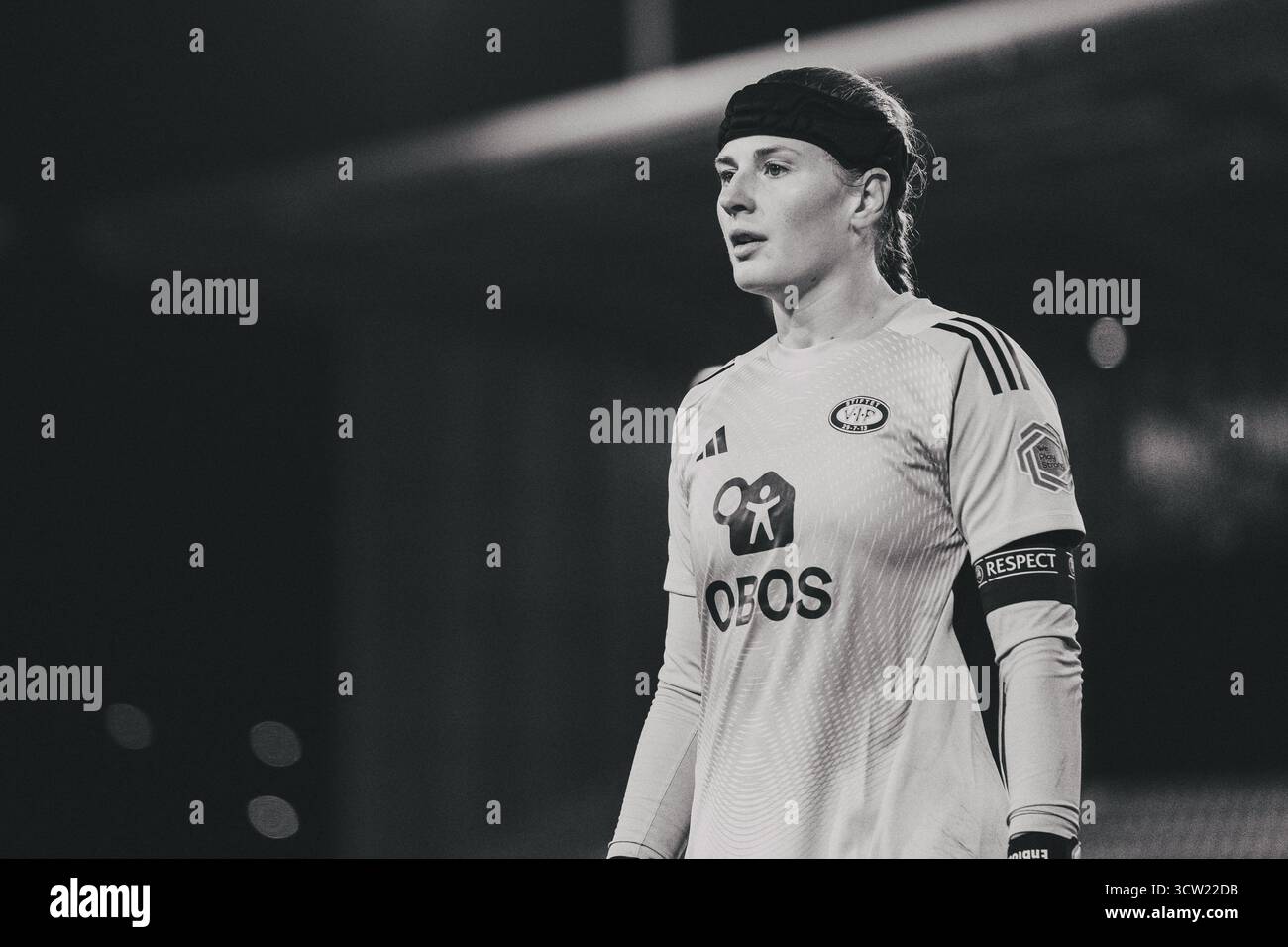 Manchester, Regno Unito, 8 ottobre 2025: Portiere di Valerenga, Tove Enblom durante il Manchester United contro Valerenga FC nella UEFA Women's Champions League al Leigh Sports Hub crediti: Adam Edwards/Alamy Live News Foto Stock