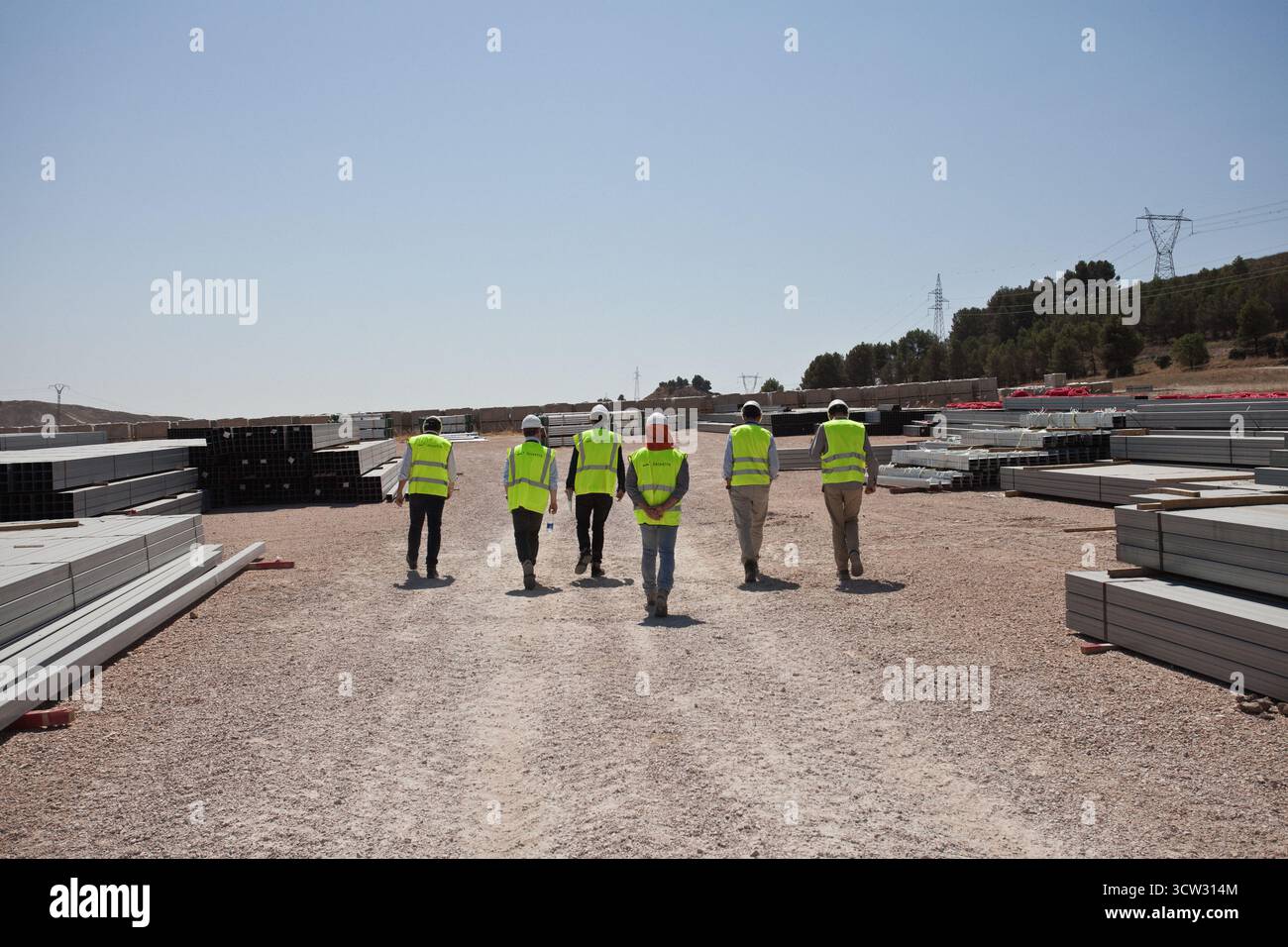Il team EPC (Engineering, Procurement, Construction) di Zelestra, la società delle energie rinnovabili che costruisce un impianto solare a Belinchón (Cuenca) Foto Stock