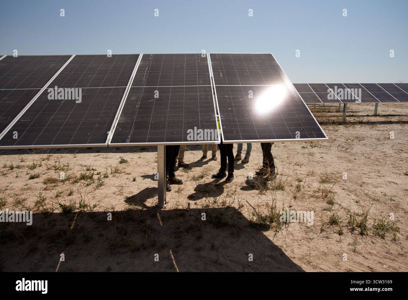 Il team EPC (Engineering, Procurement, Construction) di Zelestra, la società delle energie rinnovabili che costruisce un impianto solare a Belinchón (Cuenca) Foto Stock