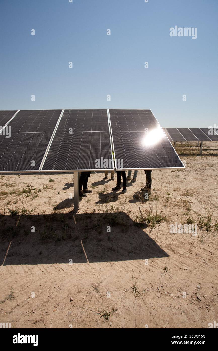 Il team EPC (Engineering, Procurement, Construction) di Zelestra, la società delle energie rinnovabili che costruisce un impianto solare a Belinchón (Cuenca) Foto Stock