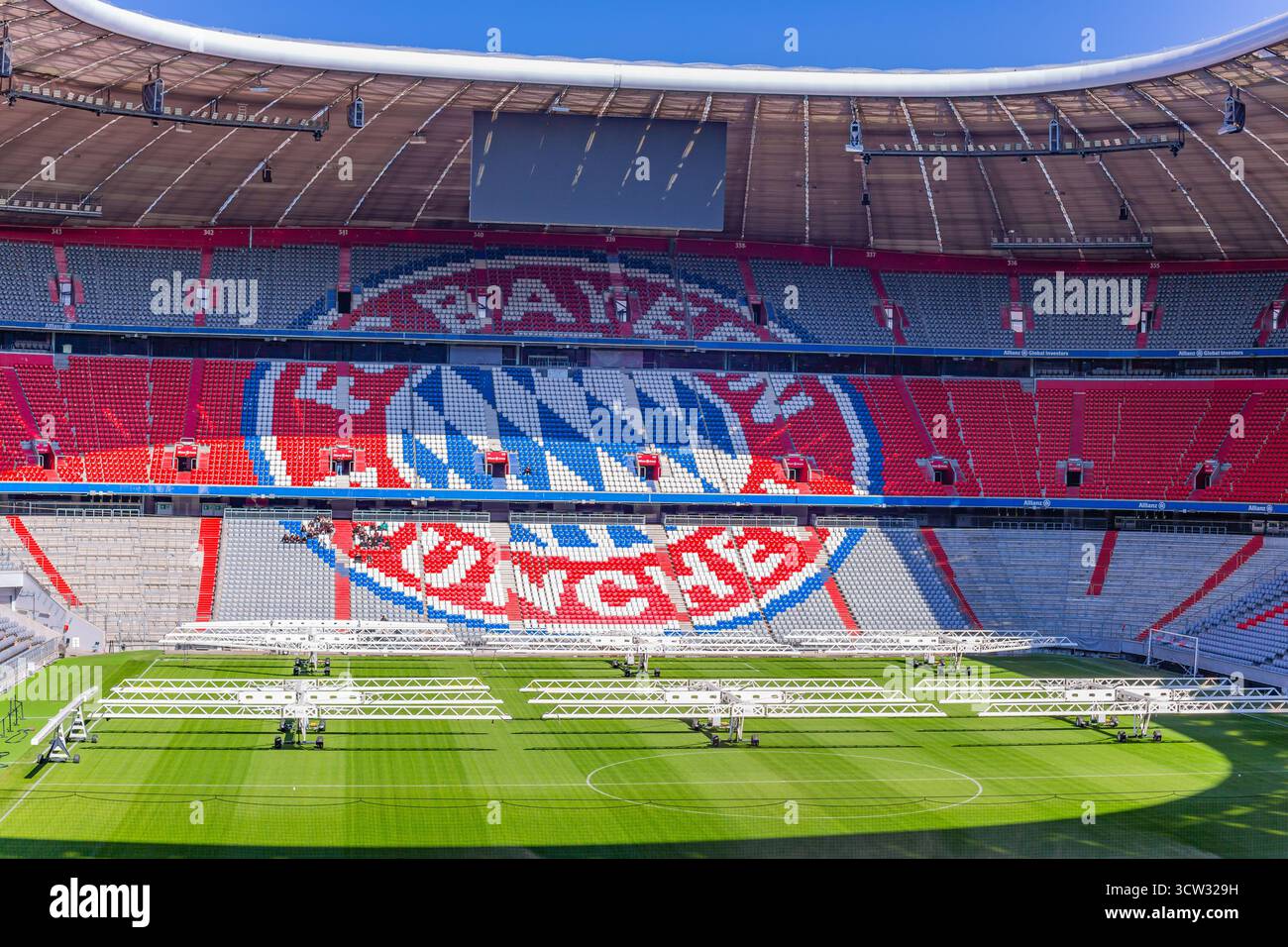 Monaco di Baviera, Germania - 2 aprile 2025: L'interno dello stadio di casa Allianz Arena, squadra di calcio di Monaco. Baviera, Monaco, Germania Foto Stock