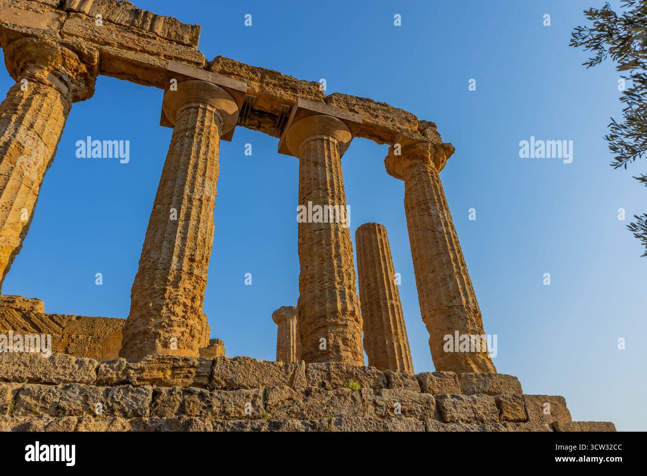 Tempio di Giunone nella Valle dei Templi di Agrigento. Sicilia Foto Stock