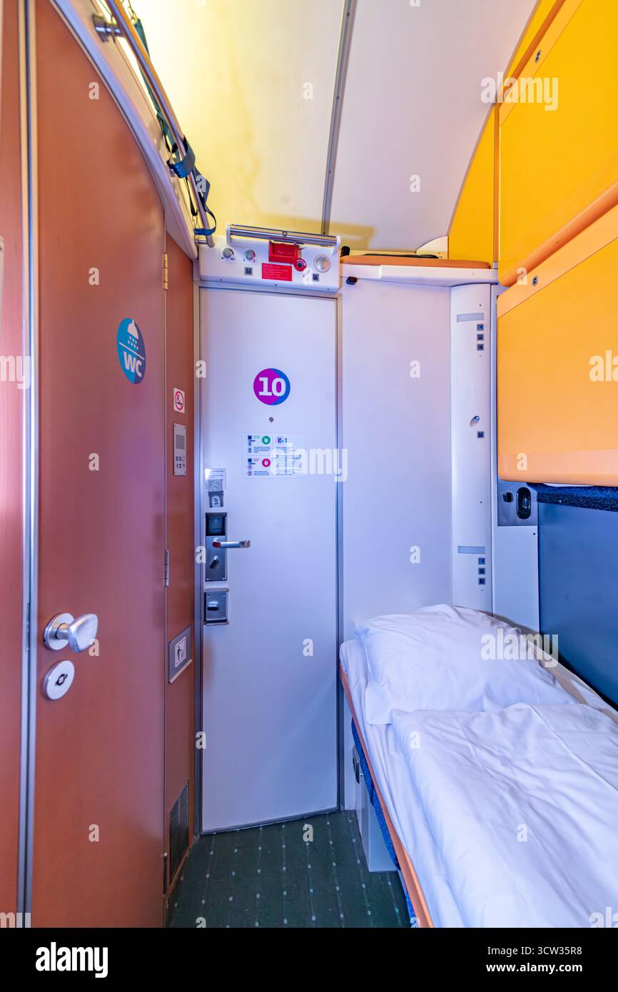 Zona notte in treno notturno da Praga a Humenne a Praga CZ 09 26 2025 Foto Stock
