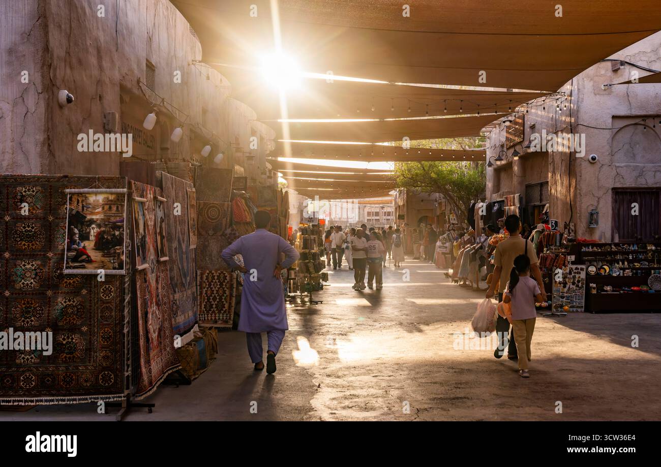 Città vecchia di Dubai di sera Foto Stock
