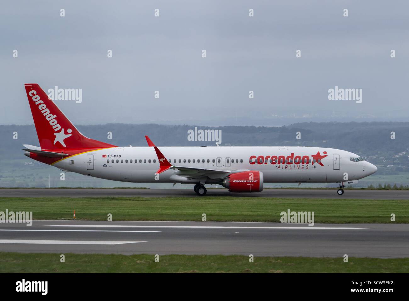 Aerei di linea che operano dai principali aeroporti del Regno Unito, tra cui Heathrow, Bristol e altri. Aerei passeggeri commerciali di compagnie aeree come British Airways. Foto Stock