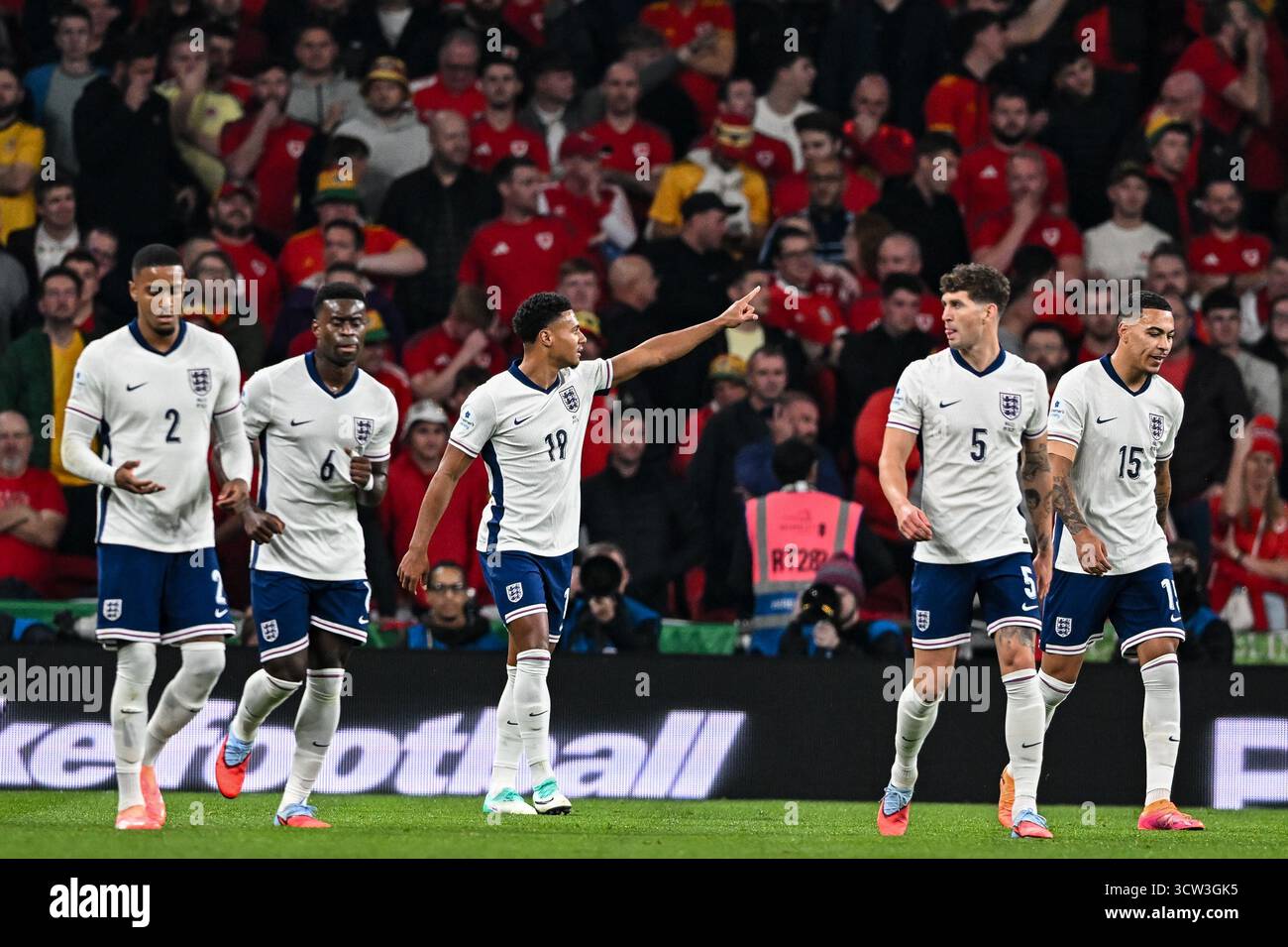 Ollie Watkins (19 Inghilterra) fa un gesto alla folla dopo aver segnato il secondo gol dell'Inghilterra, durante l'amichevole internazionale tra Inghilterra e Galles allo Stadio di Wembley, Londra, giovedì 9 ottobre 2025. (Foto: Kevin Hodgson | mi News) crediti: MI News & Sport /Alamy Live News Foto Stock