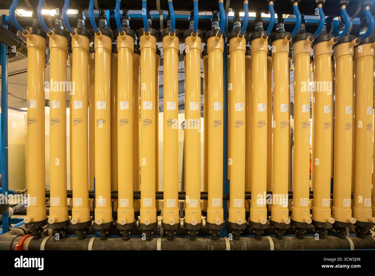 Park City, Utah - l'impianto di trattamento delle acque di Signal Hill presso Mountain Regional Water. L'energia per il funzionamento di questo impianto proviene principalmente da pannelli solari galleggianti Foto Stock