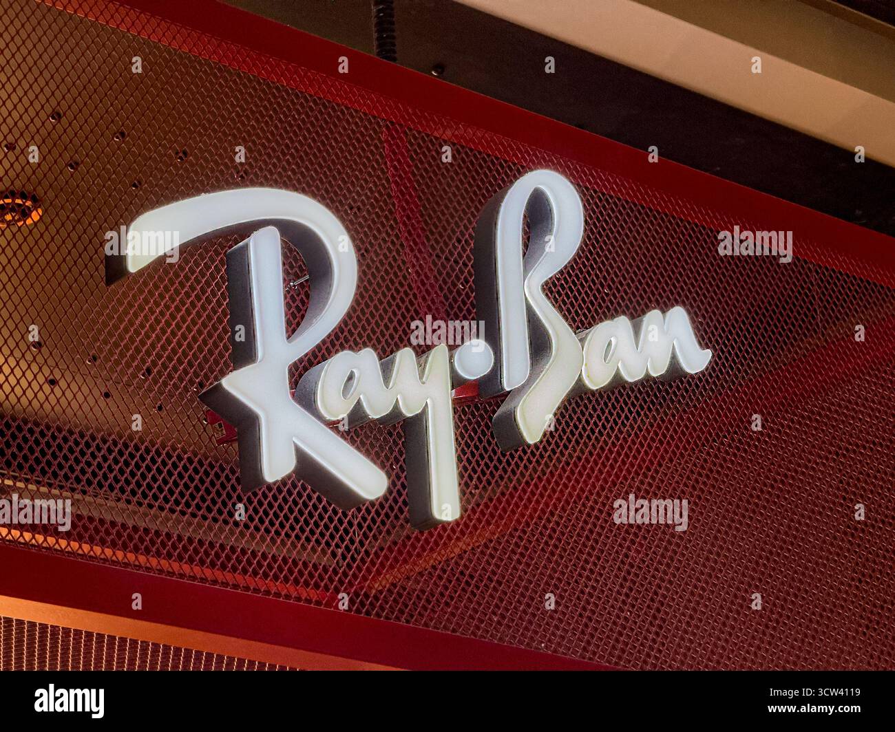 Negozio di vendita al dettaglio Ray Ban, dettagli esterni, negozi e ristoranti di Hudson Yards, 20 Hudson Yards, Hudson Yards, Manhattan, New York City, New York, Stati Uniti Foto Stock