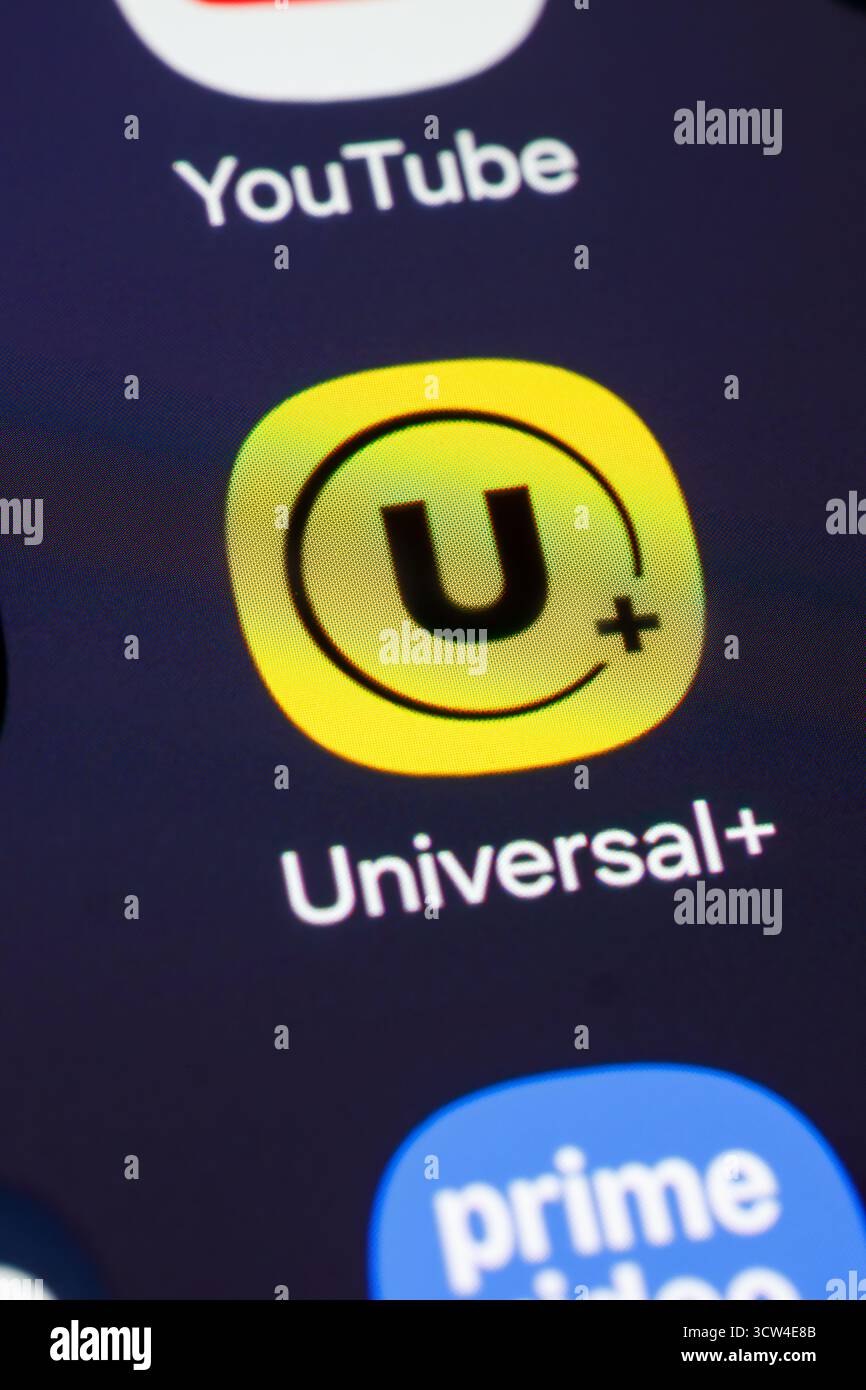 Buenos Aires, Argentina - 27 settembre 2025: Icona Universal Plus sullo schermo di un telefono cellulare. Foto Stock