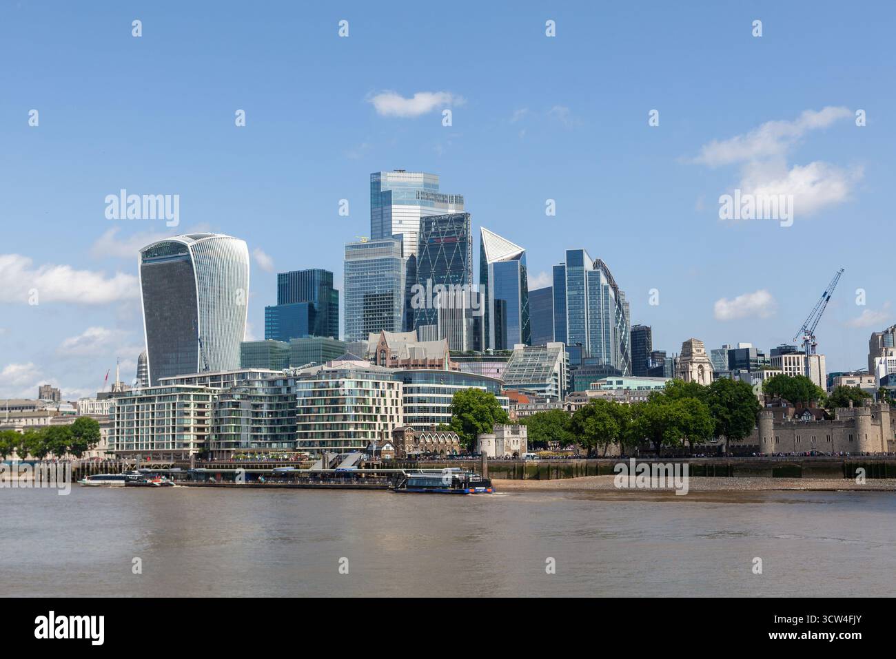 Grattacieli moderni ed edifici iconici nello skyline della City of London, Regno Unito. Foto Stock