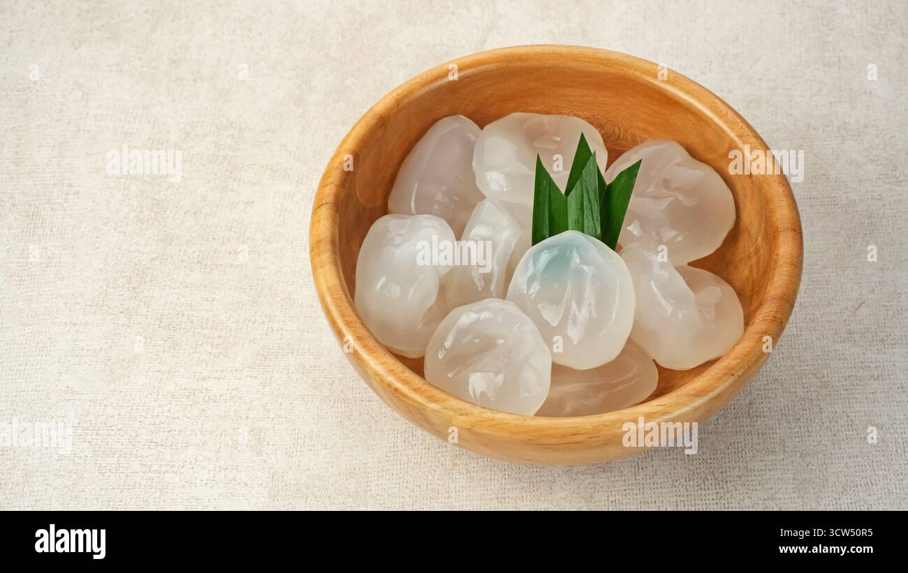 Siwalan o Lontar, Candied Palmyra Fruit in Bowl Foto Stock