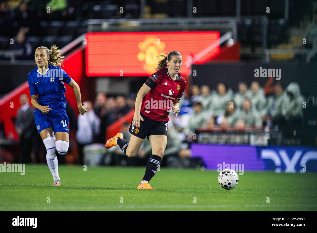 Manchester, Regno Unito. 3 ottobre 2025. Elisabeth Terland (10 Manchester United Women) corre con la palla durante la partita di Super League femminile tra uomo Foto Stock