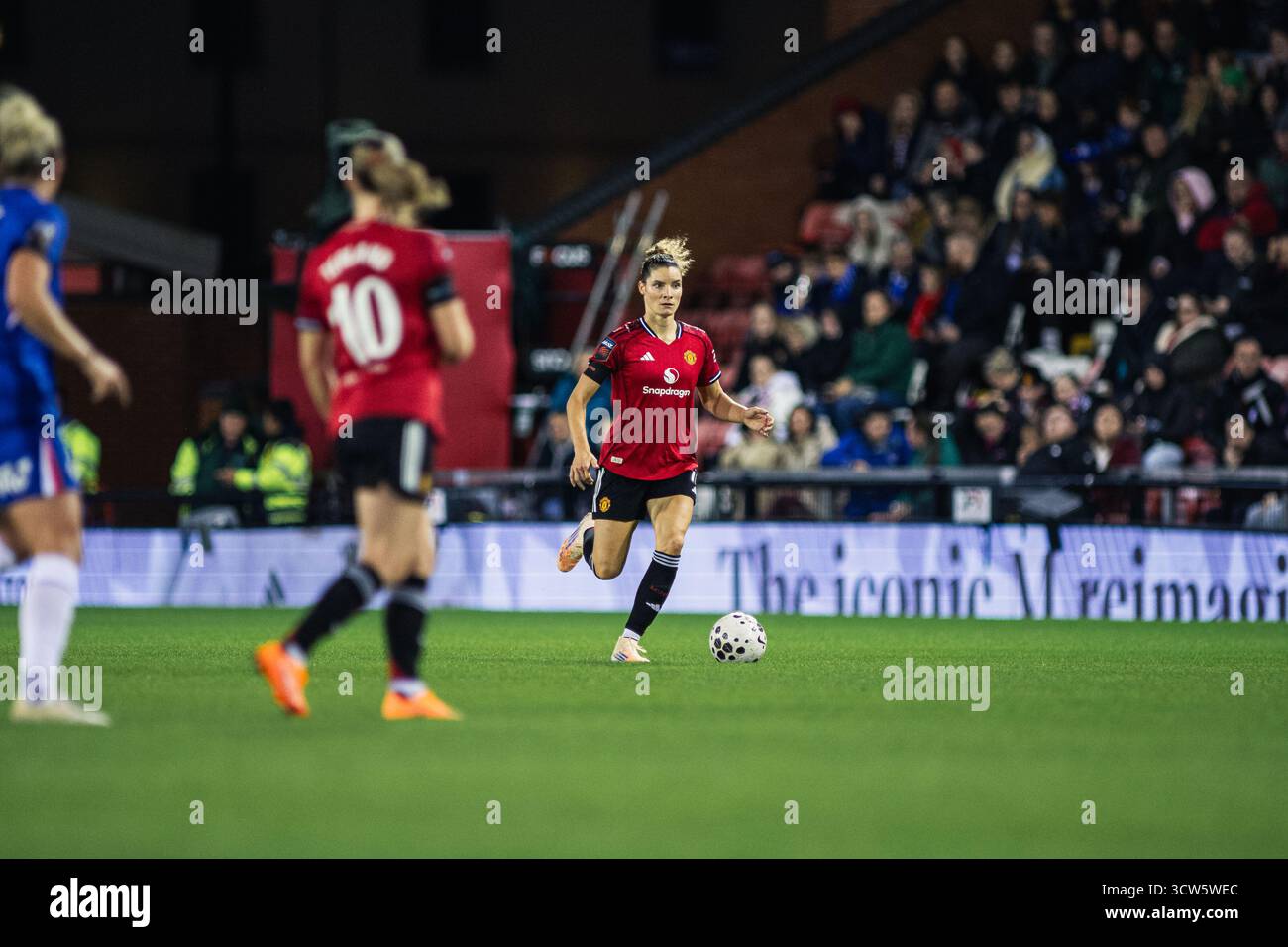 Manchester, Regno Unito. 3 ottobre 2025. Dominique Janssen (17 Manchester United Women) corre con il pallone durante la partita di Super League femminile tra Man Foto Stock