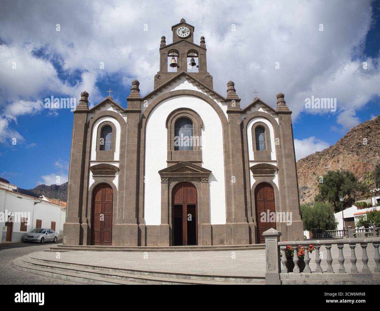 Chiesa di Gran Canaria nel Villaggio di Tejeda - facciata storica della Chiesa di nostra Signora di Socorro, splendido esempio di architettura religiosa delle Canarie. Foto Stock