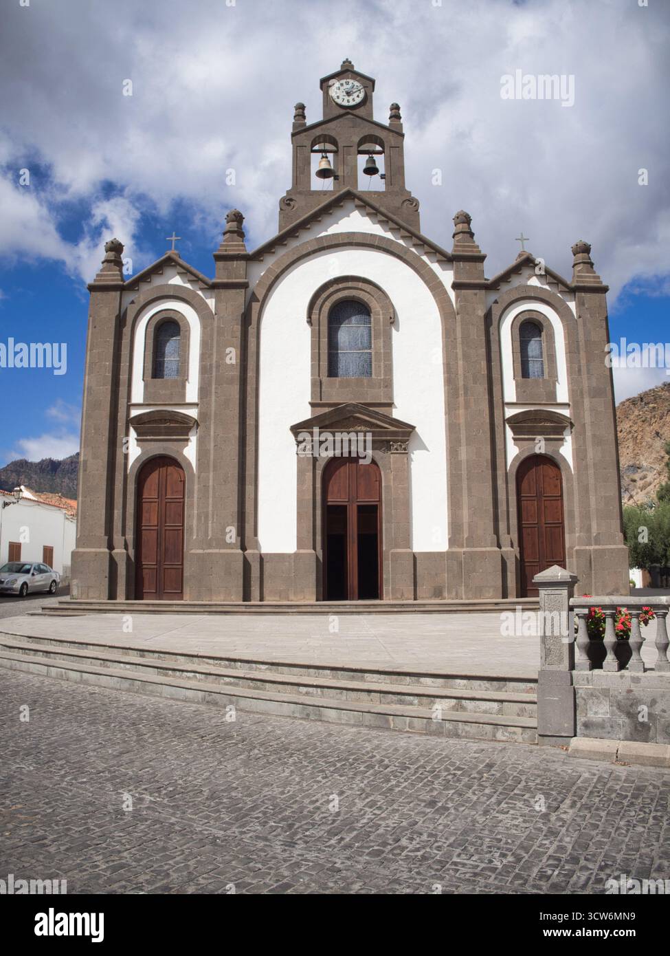 Chiesa di Gran Canaria nel Villaggio di Tejeda - facciata storica della Chiesa di nostra Signora di Socorro, splendido esempio di architettura religiosa delle Canarie. Foto Stock