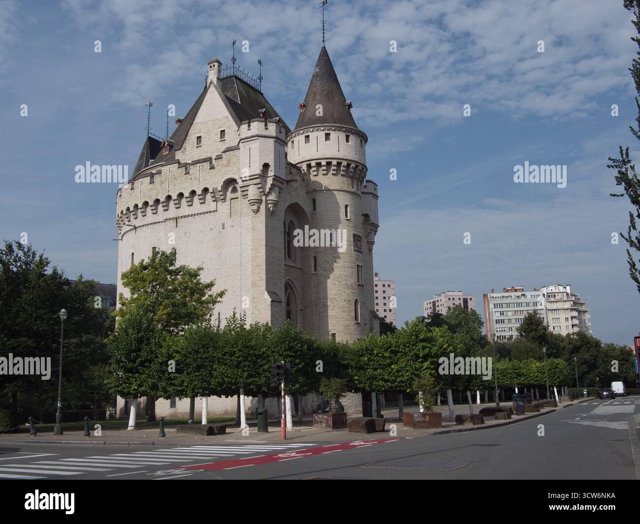 Fortezza della Torre medievale di Halle Gate, Bruxelles - la fortezza medievale e la torre di Hallepoort a Bruxelles, Belgio, un punto di riferimento storico Foto Stock
