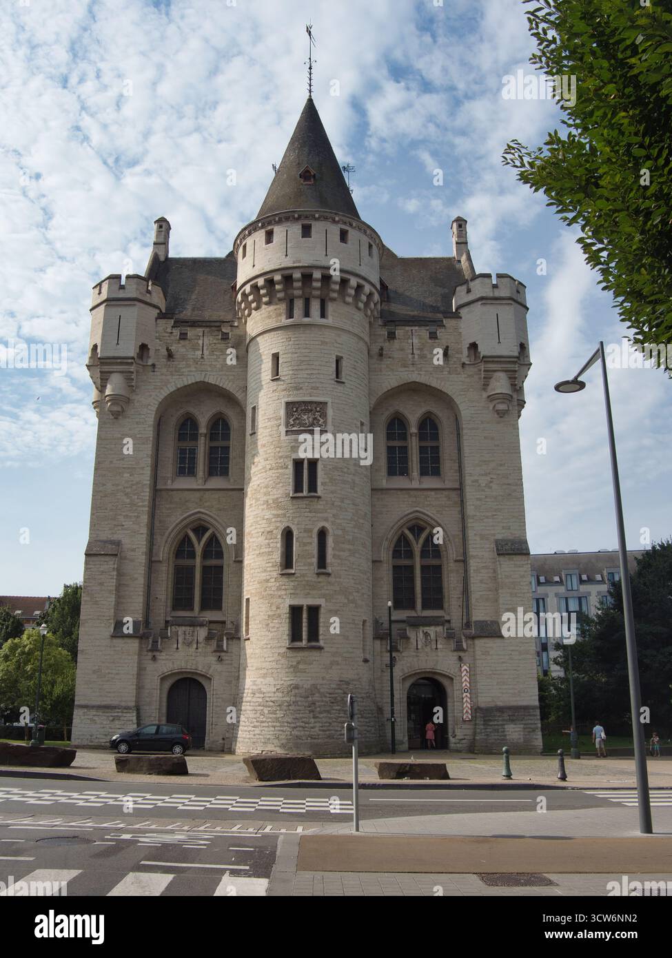 Fortezza della Torre medievale di Halle Gate, Bruxelles - la fortezza medievale e la torre di Hallepoort a Bruxelles, Belgio, un punto di riferimento storico Foto Stock