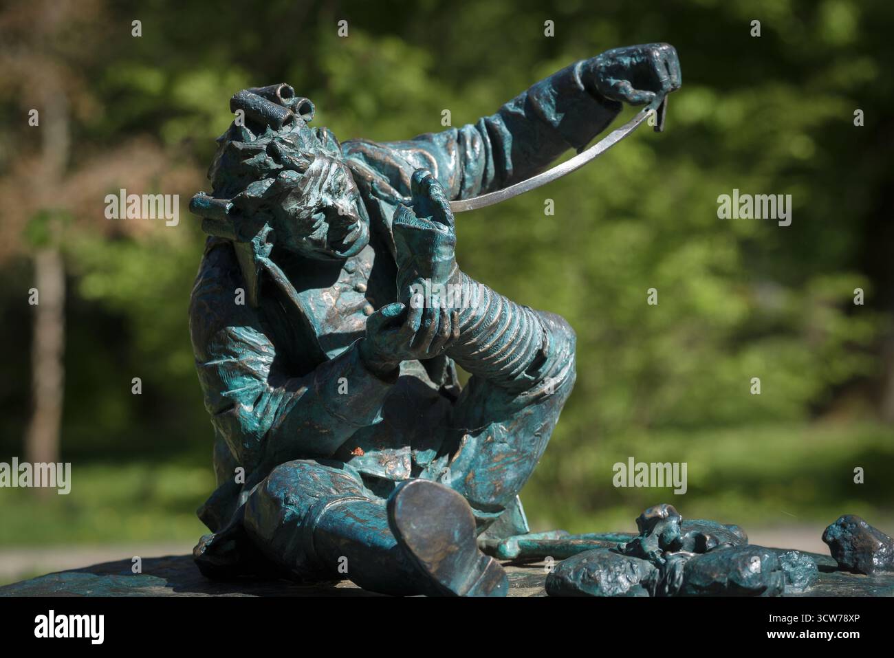 POLCZYN ZDROJ - POLONIA: Una statuina di un guardiano malato nel parco termale, tratta dalla leggenda della città, che parla di un'acqua sorgiva con proprietà curative Foto Stock