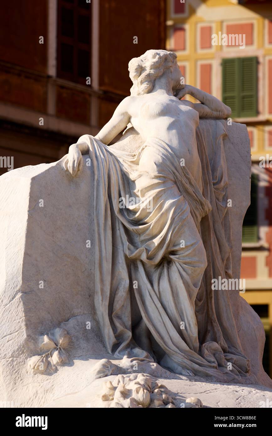 Statua femminile sulla tomba di Giuseppe Zanardeli Toscolano Italia Foto Stock