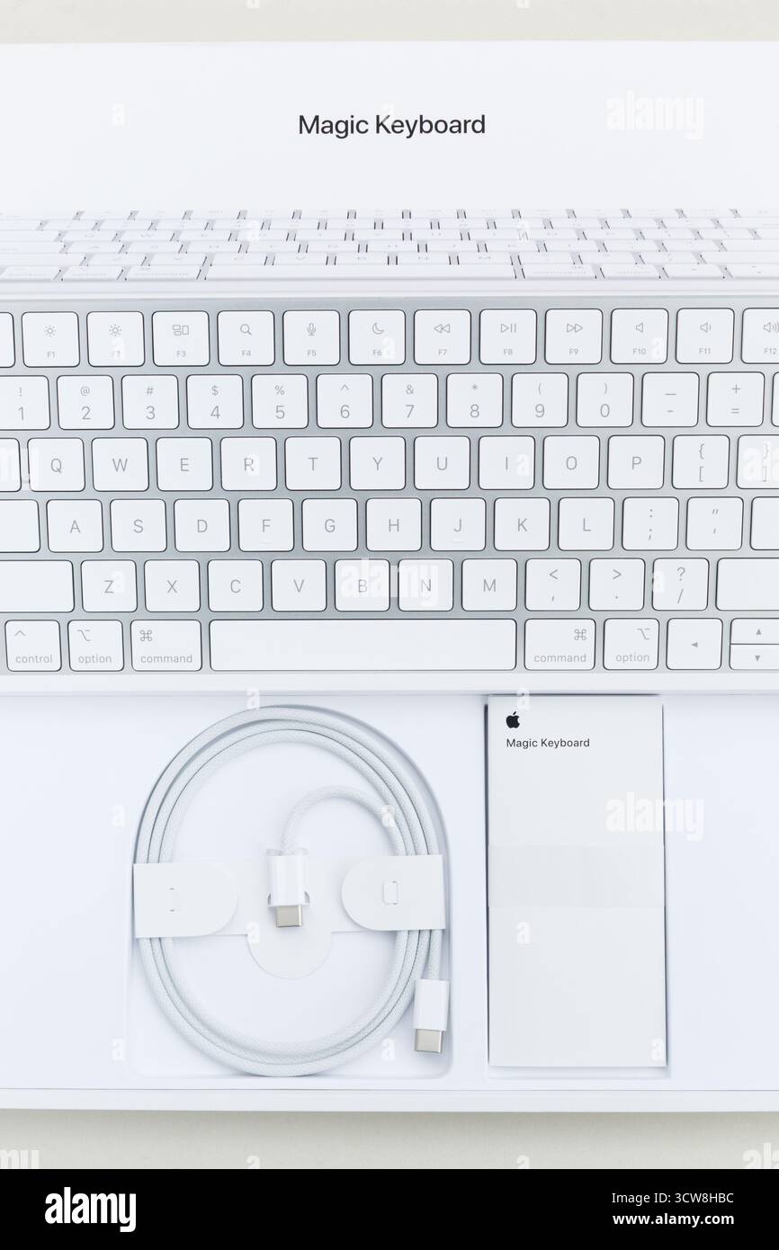 Tastiera magica Apple nella confezione originale. Foto Stock