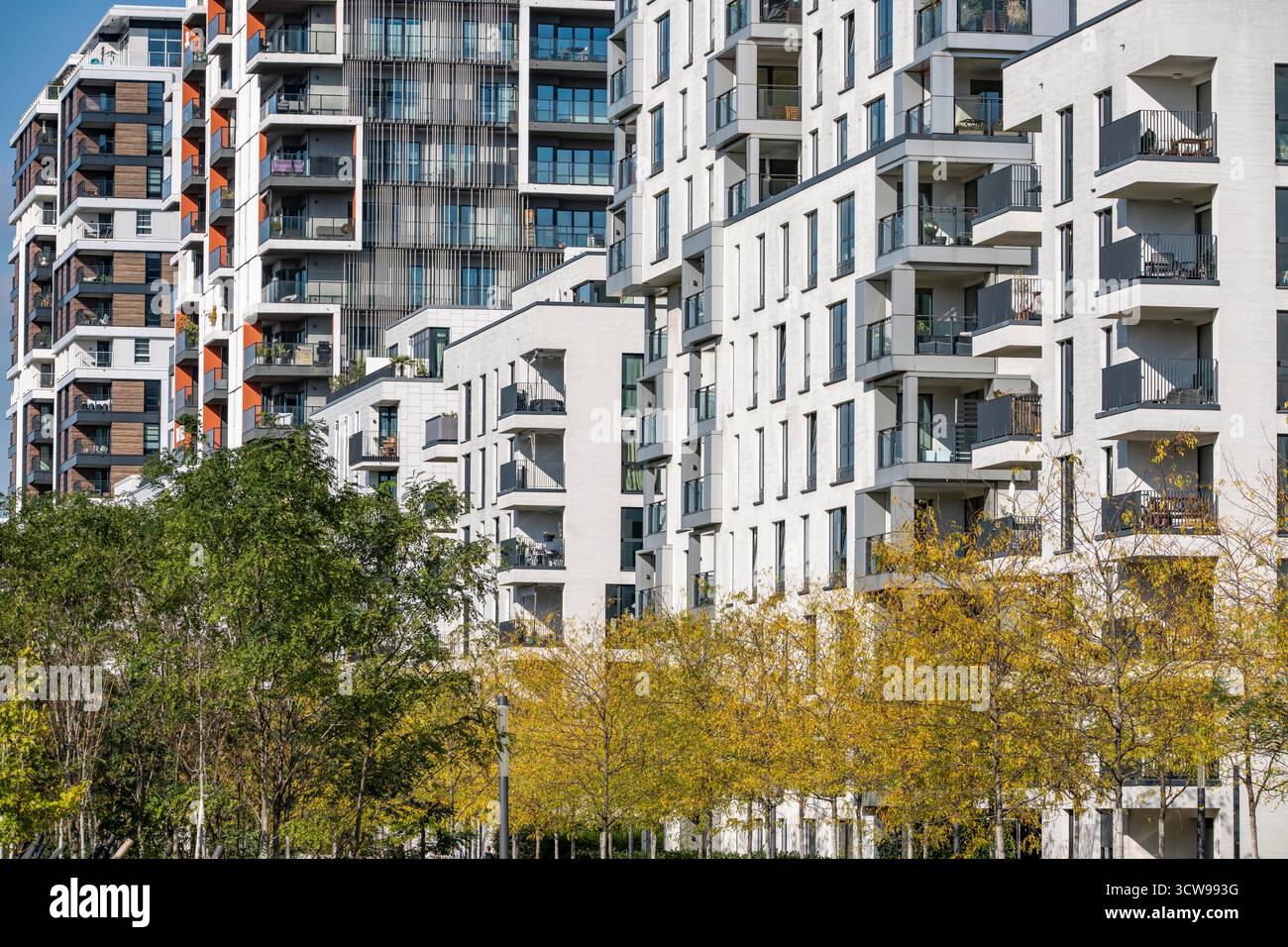 Moderno quartiere residenziale lungo Toulouser Allee, grattacieli con appartamenti e uffici, su ex terreni ferroviari, Renania settentrionale-Vestfalia, Foto Stock