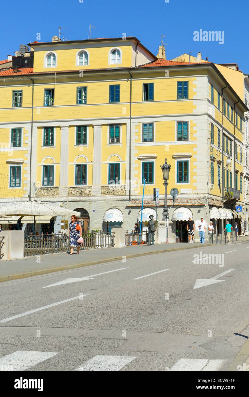 Statua di James Joyce sul ponte di via Roma a Trieste Foto Stock