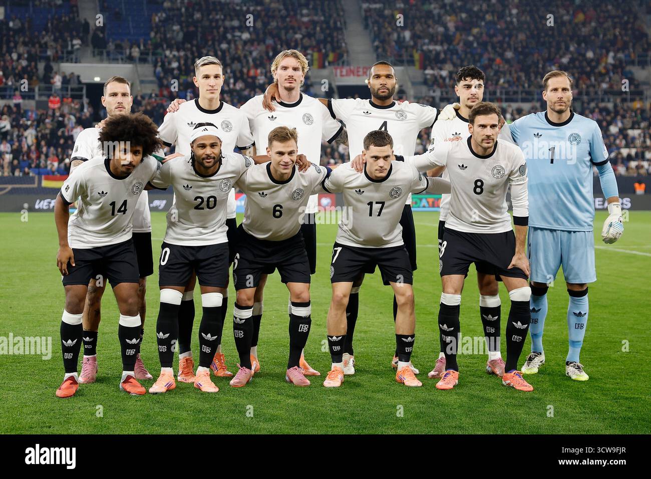 v.l.n.r.: Vordere Reihe, Karim Adeyemi (Deutschland, 14), Serge Gnabry (Deutschland, 20), Joshua Kimmich (Deutschland, 6), Florian Wirtz (Deutschland, 17), Leon Goretzka (Deutschland, 8), Hintere Reihe: David Raum (Deutschland, 22), Nico Schlotterbeck (Deutschland, 15), Nick Woltemade (Deutschland, 11), Jonathan Tah (Deutschland, 4), Aleksandar Pavlovic (Deutschland, 5) und Torwart Oliver Baumann (Deutschland, 1), 10.10.2025, Fussball, UEFA-Qualifikation zur FIFA Fussball-Weltmeisterschaft 26, Deutschland - Luxemburg, GER, Sinsheim, PreZero Arena. Foto Stock