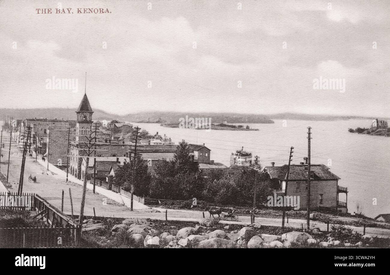 La baia di Kenora, Ontario, cartolina degli anni '1910 circa. fotografo non identificato Foto Stock