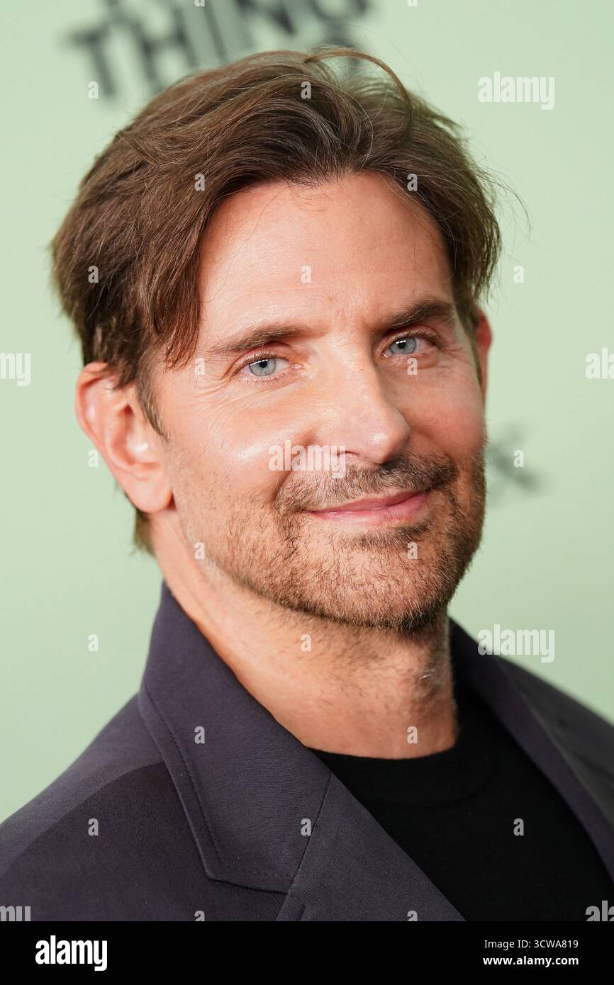 NY. 10 ottobre 2025. Bradley Cooper agli arrivi perché QUESTA COSA È ACCESA? Anteprima al 63° New York Film Festival, Alice Tully Hall al Lincoln Center, New York, NY, 10 ottobre 2025. Crediti: Kristin Callahan/Everett Collection/Alamy Live News Foto Stock