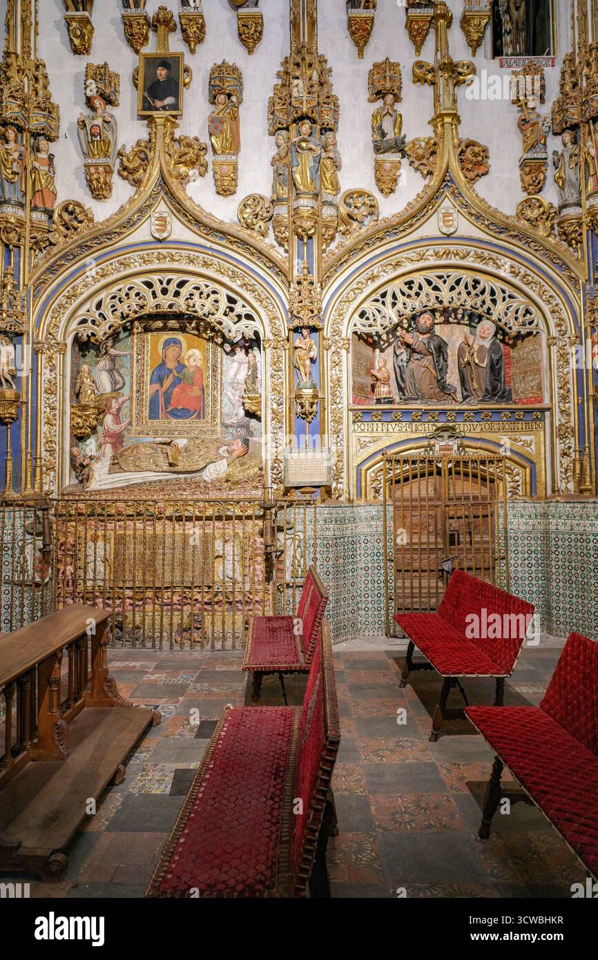 Salamanca, Spagna - 4 marzo 2025: Opere d'arte religiosa in mostra nella Cattedrale di Salamanca Foto Stock