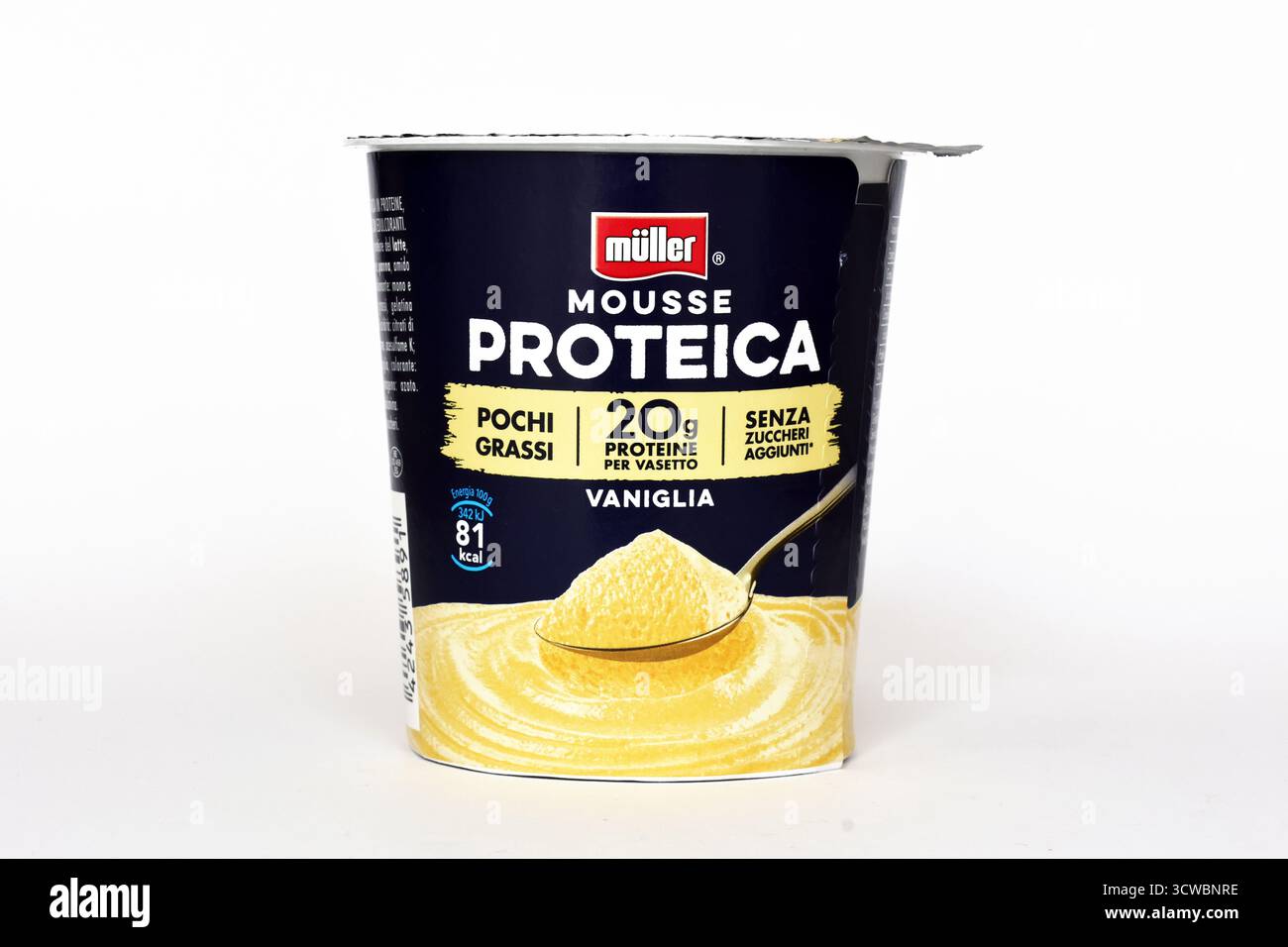 Müller Mousse di proteine al gusto di vaniglia, 20 g di proteine, dessert caseario ad alto contenuto proteico Foto Stock