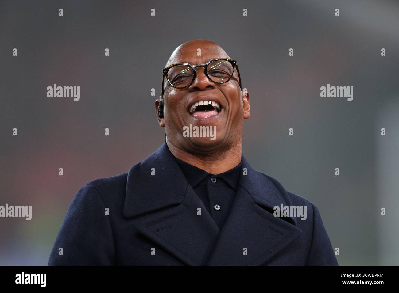 LONDRA, Regno Unito - 9 ottobre 2025: Emittente ed ex calciatore Ian Wright in vista dell'Alzheimer's Society International match tra Inghilterra e Wale Foto Stock LONDRA, Regno Unito - 9 ottobre 2025: Emittente ed ex calciatore Ian Wright in vista dell'Alzheimer's Society International match tra Inghilterra e Wale Foto Stock