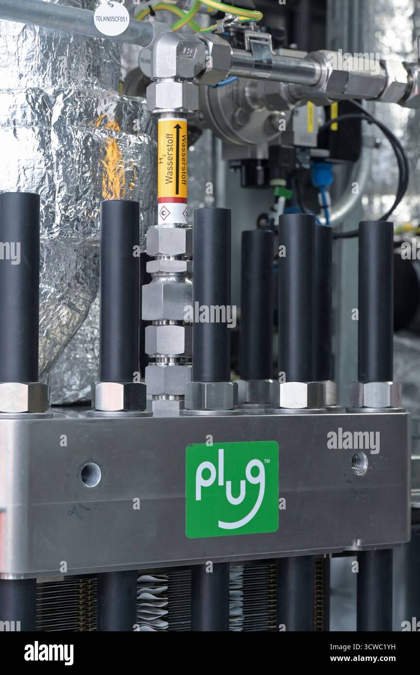 GERMANIA, Amburgo, Buetzberg Biogas e impianto di compostaggio della società di gestione dei rifiuti di Amburgo, nuovo impianto a idrogeno costruito bei Vorwerk con elettrolizzatore della società americana Plug Power Inc. Per la produzione di idrogeno verde da energie rinnovabili / DEUTSCHLAND, Biogas- und Kompostwerk Bützberg der Stadtreinigung Hamburg, Wasserstoff Elektrolyse Anlage gebaut von Friedrich Vorwerk Group se se Elektrolyseur der grünem der Elektrolyseur der Hererwerk GmbH GmbH, Wassererscherschen Überschußstrom, Solar Power Inc. der Wasserstoff wird im Biogaswerk für die biologis Foto Stock