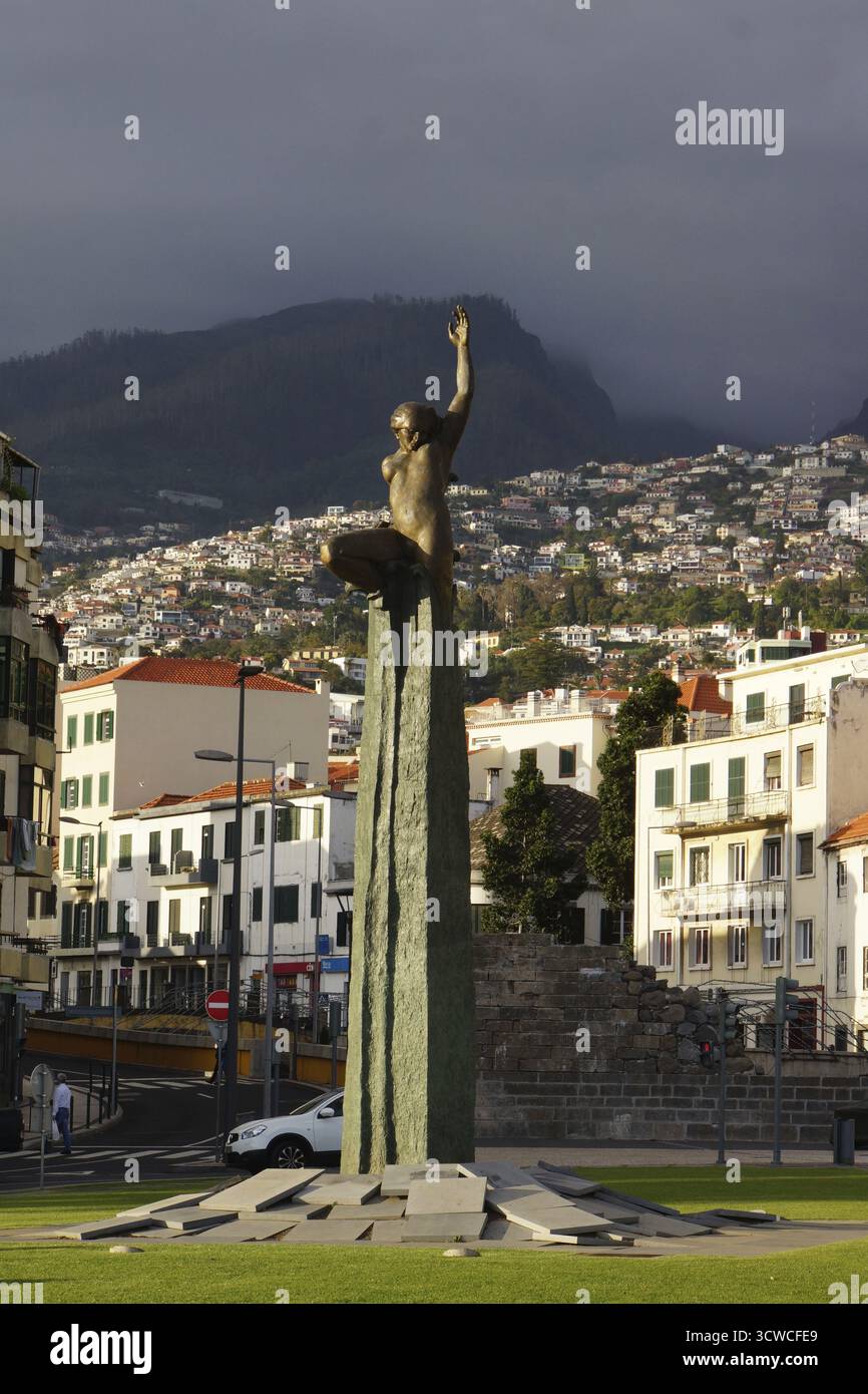 Monumento all'autonomia sulla Praca da Autonomia, Funchal, Madeira, Portogallo Foto Stock