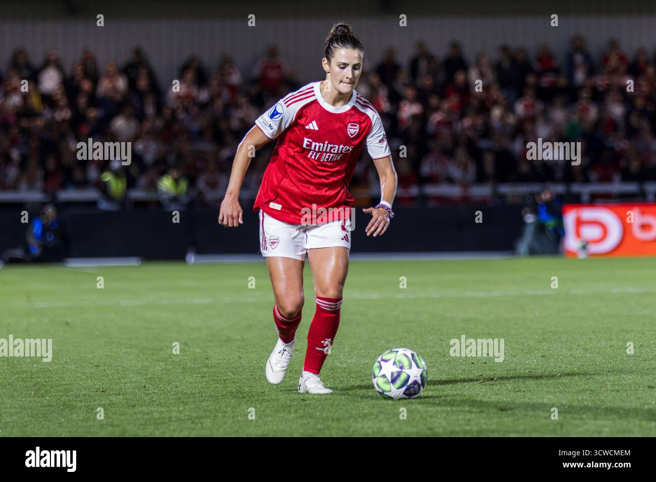 Borehamwood, Regno Unito. 7 ottobre 2025. Emily Fox dell'Arsenal Women in azione durante la partita a gironi della UEFA Women's Champions League contro OL Lyonnes. Foto Stock