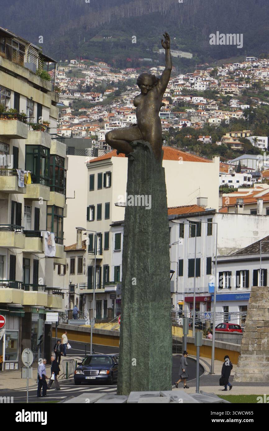 Monumento all'autonomia a Praca da Autonomia, Funchal, Madeira, Portogallo Foto Stock